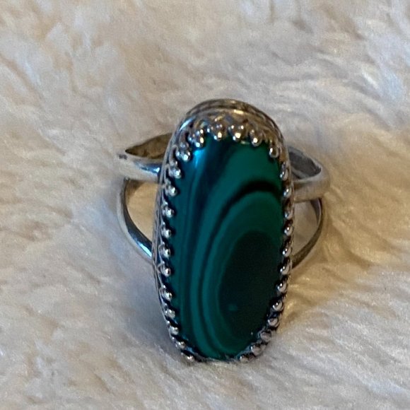 Source Unknown Jewelry - Sterling silver ring w/large green stone
